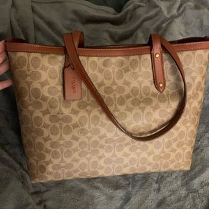 Coach Signature Tote Zipper